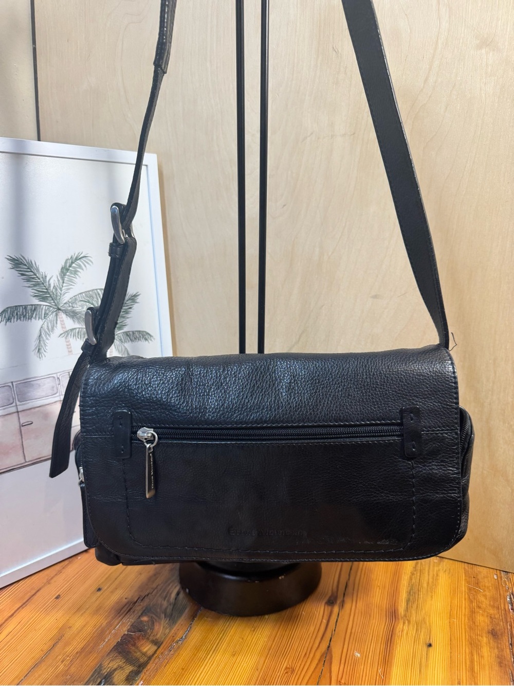 Stone Mountain Accessories Black Leather Messenger Bag